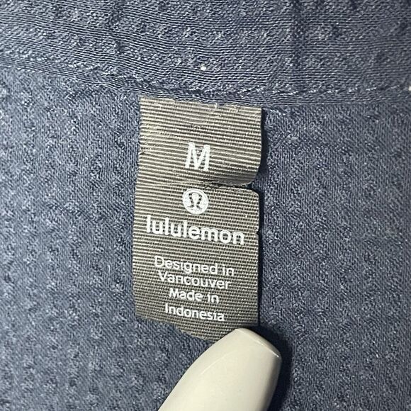Lululemon Shirt Men’s Medium Blue Camp Collar Short Sleeve - Picture 3 of 5
